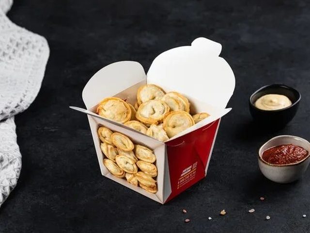Пельмешки фри с белым соусом